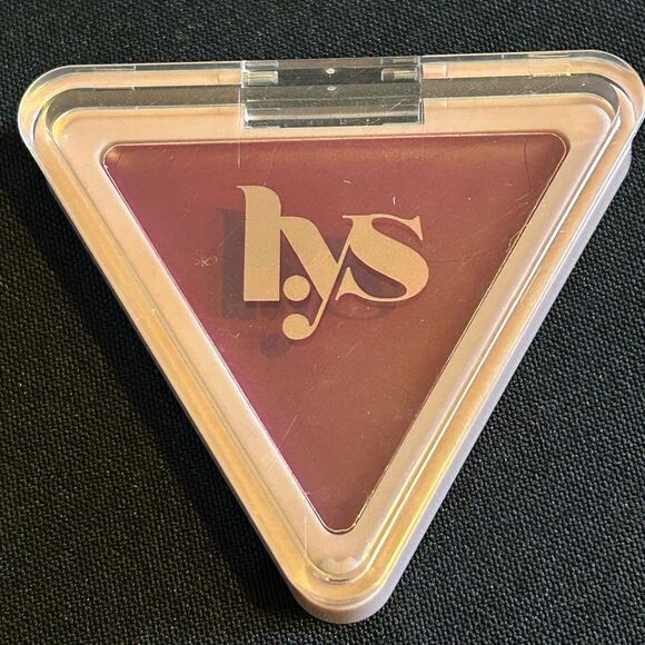 ๐ปโLYS SELF LOVE
Rosy Mauve Beauty Triangle Blush New - Picture 4 of 11